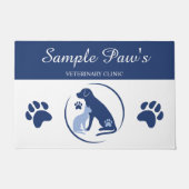 猫ロゴ入り獣医クリニック付き青白犬 ドアマット (正面)