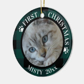 猫初めてのクリスマス2 – フォトティール（緑がかった色）とブラックプレイド セラミックオーナメント (左)