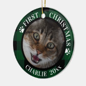 猫初めてのクリスマス2-Photo GreenとBlack Plaid セラミックオーナメント (左)
