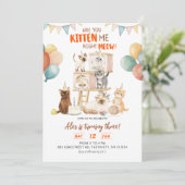 猫好きさんへ 子猫だなんてまったく！何歳の誕生日にも 招待状 (スタンド正面)