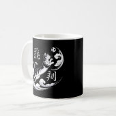 猫好きとサッカー ファンのための完璧なギフト コーヒーマグカップ (正面左)