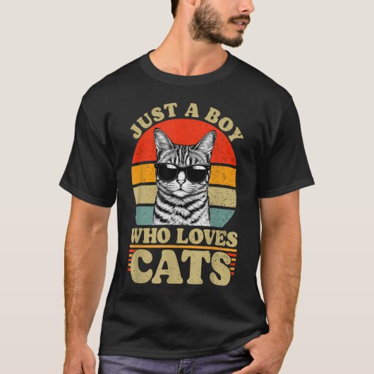 猫好きな少年 ヴィンテージ風デザイン Tシャツ (正面)