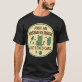 猫好きな考古学者 Tシャツ (正面)