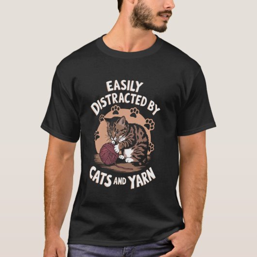 猫好きのための猫と毛糸に簡単に気を取られる Tシャツ (正面)