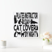 猫好きピラティスインストラクター スクエア壁時計 (ホーム)