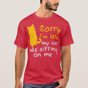 猫嫌い猫が座るのが遅くなってごめんなさい  Tシャツ