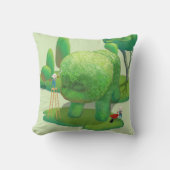 猫庭師と緑の動物の茂み クッション (正面)