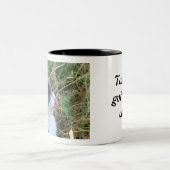 猫得を舌で引く ツートーンマグカップ (中央)