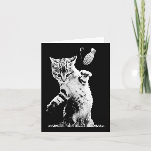 猫投げおもしろい手榴弾シーン カード (正面)
