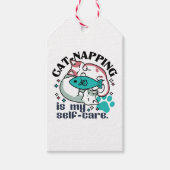 猫昼寝は私の自己主気に張：かわいい眠い猫 ギフトタグ (正面)
