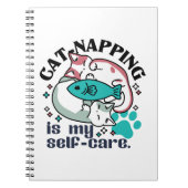 猫昼寝は私の自己主気に張:かわいい眠い猫 ノートブック (正面)