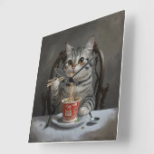 猫楽ストライプのしめるカップヌードル スクエア壁時計 (傾斜)