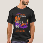 猫次元の扉: 面白い猫の混乱Tシャツ Tシャツ (正面)