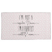 猫母さんを狙う 枕カバー (正面右)