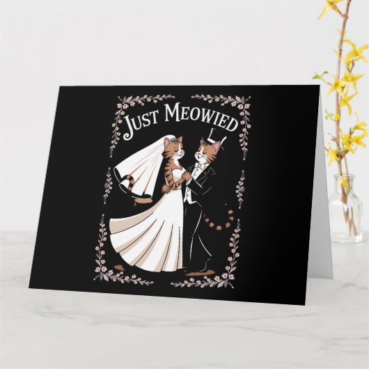 猫王室のの結婚たった今結婚しましたおもしろいダンス カード (黄色い花)