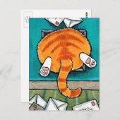 猫用フラップ葉書に挟まれた太ったタビー猫 ポストカード (正面/裏面)