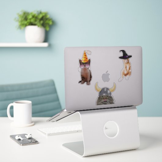 猫用帽子 シール (デスク上のノートパソコン)