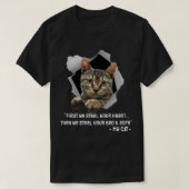 猫用365キャットソファーおもしろい諺猫好きギフトプレ Tシャツ (デザイン正面)