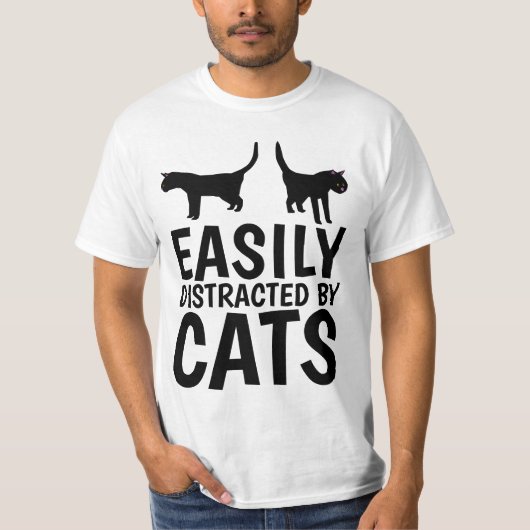 猫用Tシャツで気を取られる Tシャツ (正面)