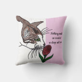 猫臭い深いレッドローズ クッション (裏面)