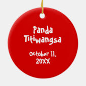 猫赤い私の初めてのクリスマスおよび緑ペット写真 セラミックオーナメント (裏面)