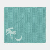 猫遊と月とスターティール（緑がかった色） フリースブランケット (正面(横))