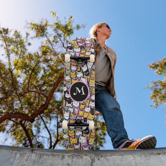 猫顔かわいい猫ペットdoodle pattern monogram スケートボード (室外1)