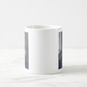 猫2008年を持つ若者 コーヒーマグカップ (中央)