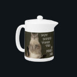 猫「お茶と私を入れ食べ物を与え」ティーポット<br><div class="desc">愛らしい話猫の知恵食べ物を与えの言葉- 「お茶を飲んで食べ物を与えよう」お茶を飲みながら大切に思い出楽しむさせ、猫を愛でる！保護された猫が可愛いデザイン!オリジナル写真：Sunny Copyright 2011</div>