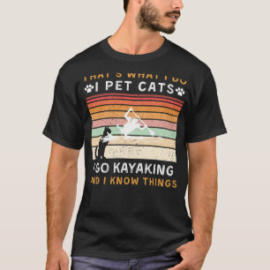 猫を飼ってカヤックに行くおもしろい Tシャツ
