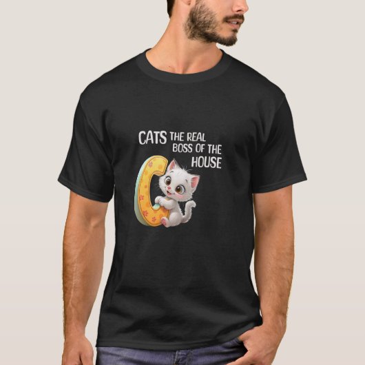 猫 - 家の実質的なボス Tシャツ (正面)