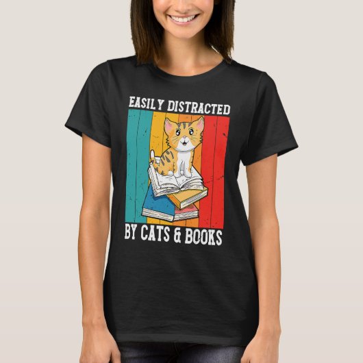 猫+本に気を取られやすい 猫派？本派？ Tシャツ (正面)