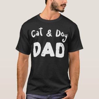猫+犬+パパ+犬のユーモア Tシャツ