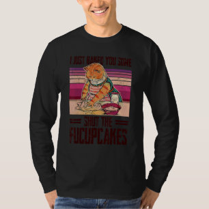 猫Iちょうど焼いたいくつかのFucupcakes 1 Tシャツ