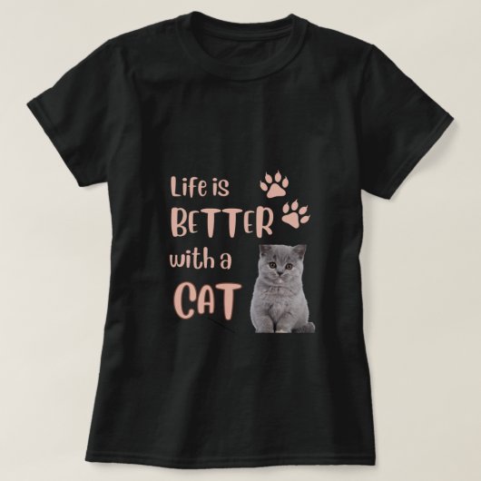 猫Tシャツの方が暮らしが良い Tシャツ (デザイン正面)