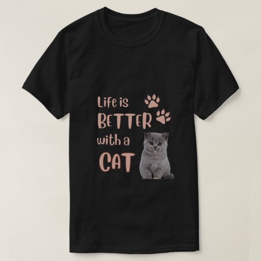 猫Tシャツの方が暮らしが良い Tシャツ (デザイン正面)
