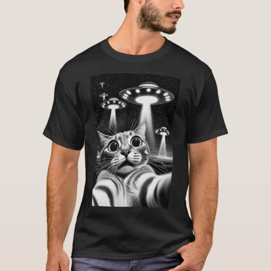 猫Ufo侵入おもしろいミームレトロエイリアン猫Ufo Se Tシャツ (正面)