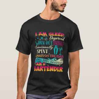 献身的に私はバーテンダー私は睡眠不足の人である Tシャツ