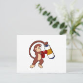 猿がボクシングでパンチングバッグを叩く ポストカード (スタンド正面)