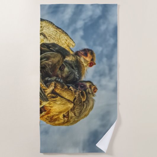 猿の群れ ビーチタオル (正面)