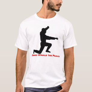 猿はモモを盗みます Tシャツ