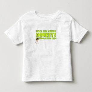 猿は私のベッドのTシャツで跳んでいる トドラーTシャツ