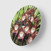 猿は花に直面しました。-自然の奇跡 ラウンド壁時計 (傾斜)