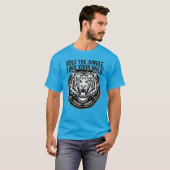 獣の力を受け入れタイガージャングルを支配野生の精神 Tシャツ (正面フル)