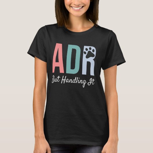 獣医おもしろいADRが獣医を扱う Tシャツ (正面)
