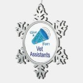 獣医の助手に大声で言う スノーフレークピューターオーナメント (右)