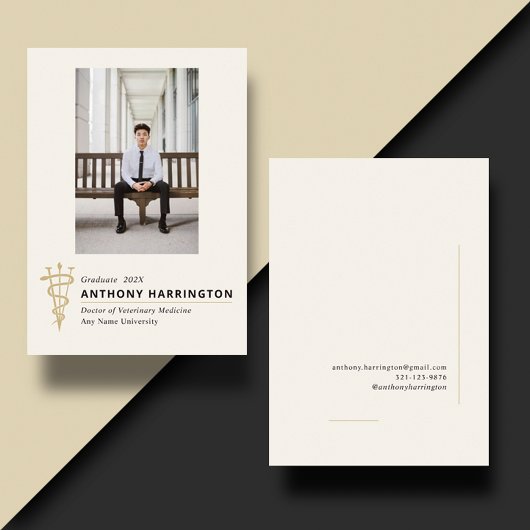 獣医の卒業式ブラック金ゴールドシンボル 案内状