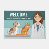 獣医クリニック獣医ドクターウーマン名前をカスタムする ドアマット (正面)