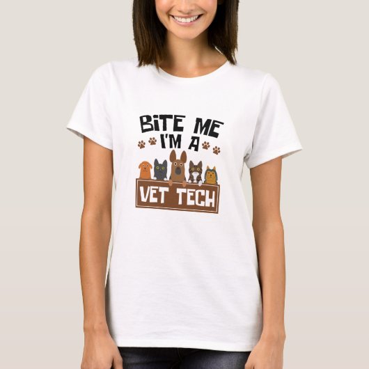 獣医テクニシャンにかまれた私は獣医である Tシャツ (正面)