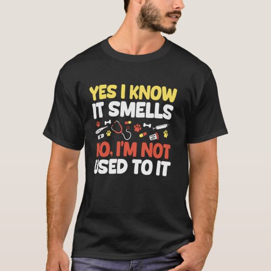獣医助手ですもの、臭くたって知ってるわ Tシャツ (正面)